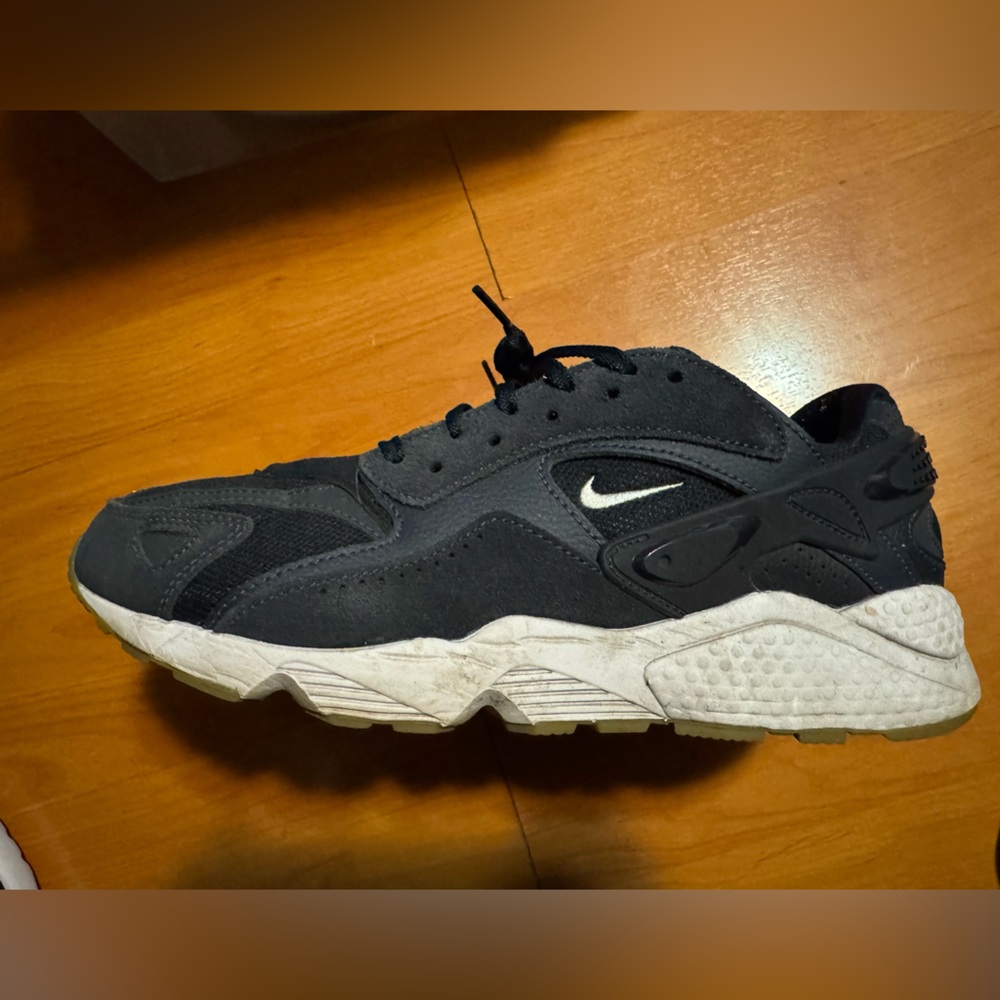 Nike dark blue  and White Huarache men’s  Shoes